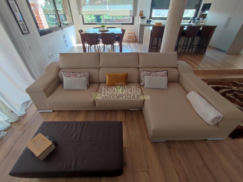 Foto 5cb98fa2-8e72-4ef7-8857-f06a500b75c4. Casa en avinguda avinguda 180 espectacular casa con piscina en Torrelles de Llobregat