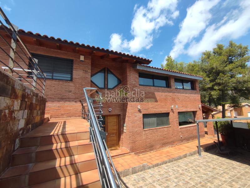 Foto 6cbf8148-abb9-463a-a901-81bfe7df9a9e. Casa en avinguda avinguda 180 espectacular casa con piscina en Torrelles de Llobregat