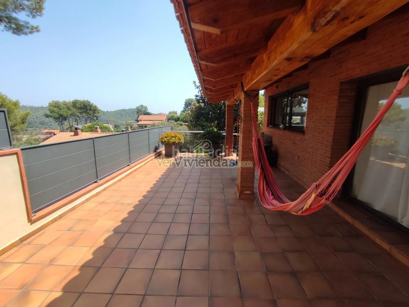 Foto 6d347773-9069-4c49-947e-f71e6b129ba9. Casa en avinguda avinguda 180 espectacular casa con piscina en Torrelles de Llobregat
