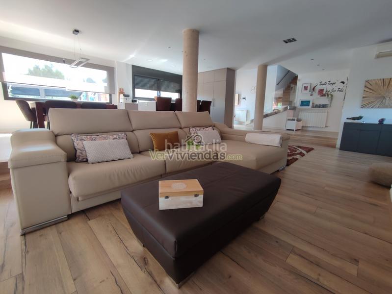 Foto 7a79b892-fd28-44c1-bad3-43634cd23cff. Casa en avinguda avinguda 180 espectacular casa con piscina en Torrelles de Llobregat