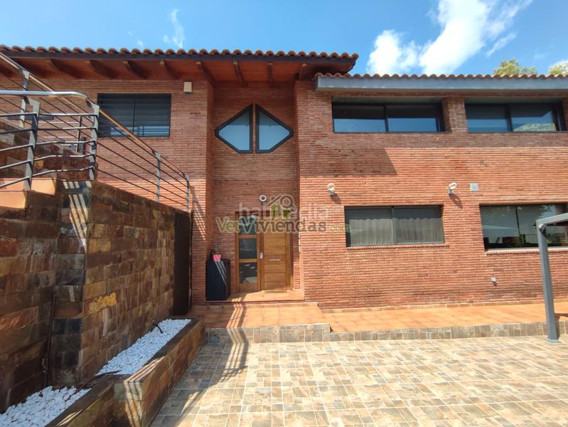 Foto ab976181-8003-4454-8102-43334e48131d. Casa en avinguda avinguda 180 espectacular casa con piscina en Torrelles de Llobregat