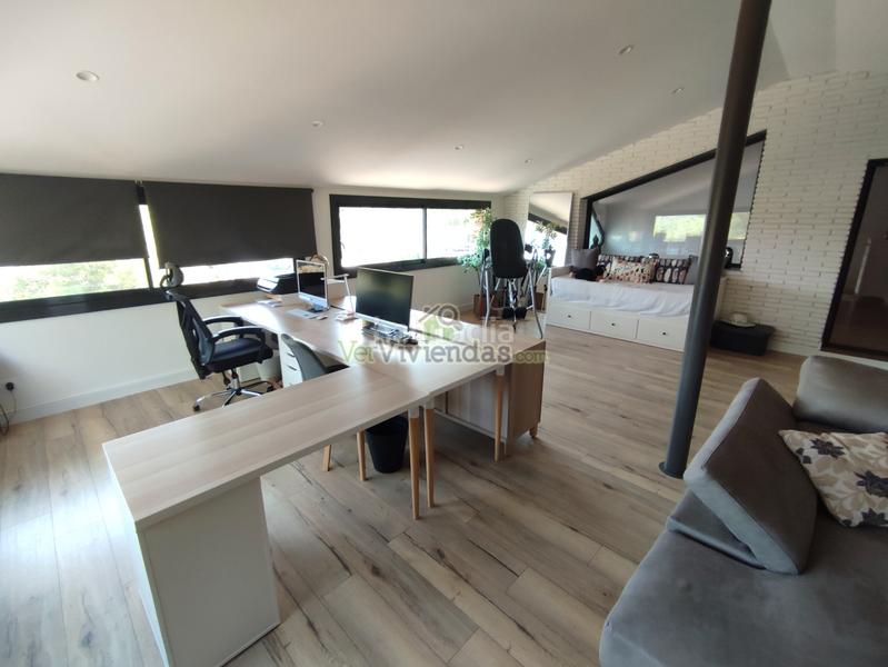 Foto b07f7906-3930-4104-adfc-2b3be0cf5132. Casa en avinguda avinguda 180 espectacular casa con piscina en Torrelles de Llobregat