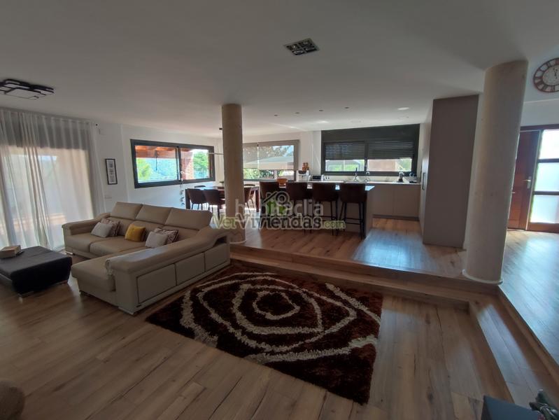 Foto ca71dd9c-567e-43e9-beb5-9d4f1376666c. Casa en avinguda avinguda 180 espectacular casa con piscina en Torrelles de Llobregat