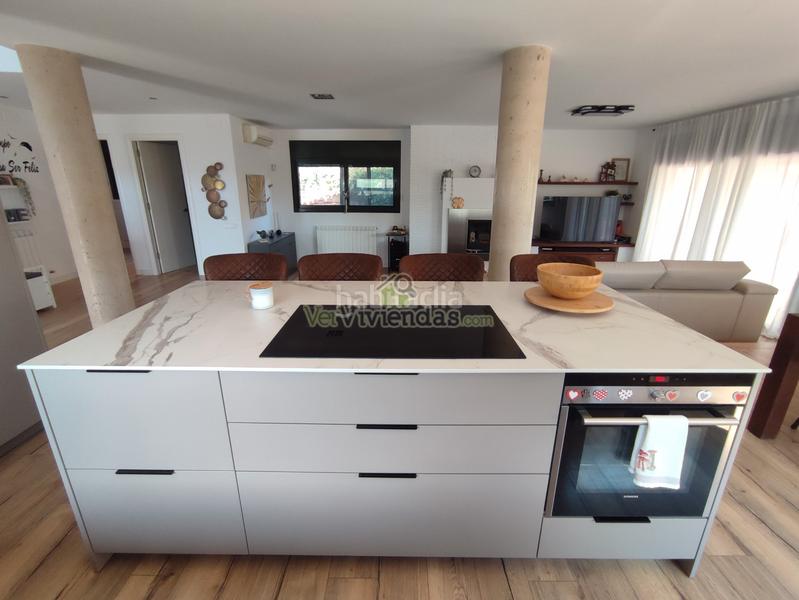Foto d51f85f0-c310-461c-a8e9-e25b53b7601a. Casa en avinguda avinguda 180 espectacular casa con piscina en Torrelles de Llobregat