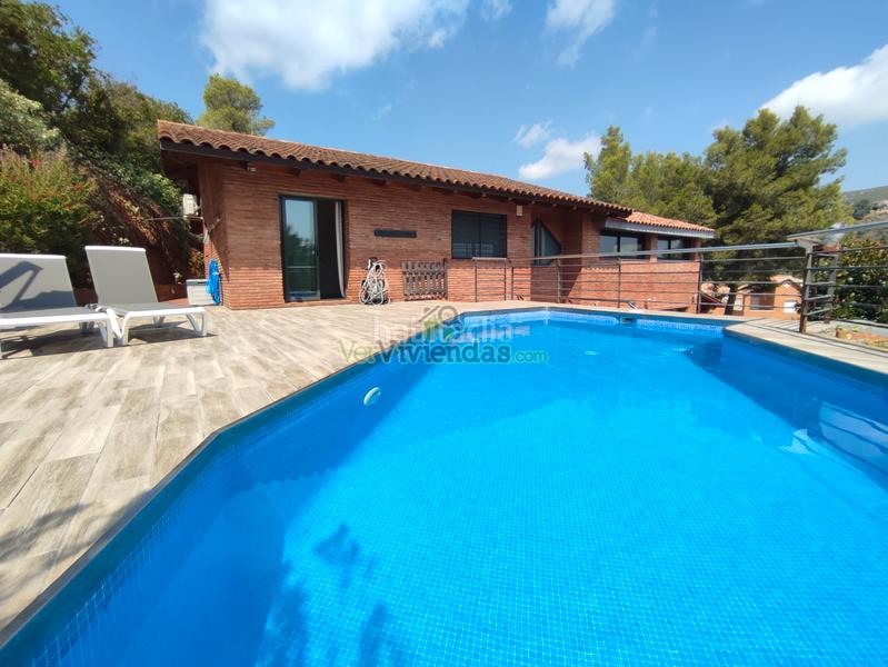 Foto e833a751-9164-4e6c-8be3-010d9282b4fe. Casa en avinguda avinguda 180 espectacular casa con piscina en Torrelles de Llobregat