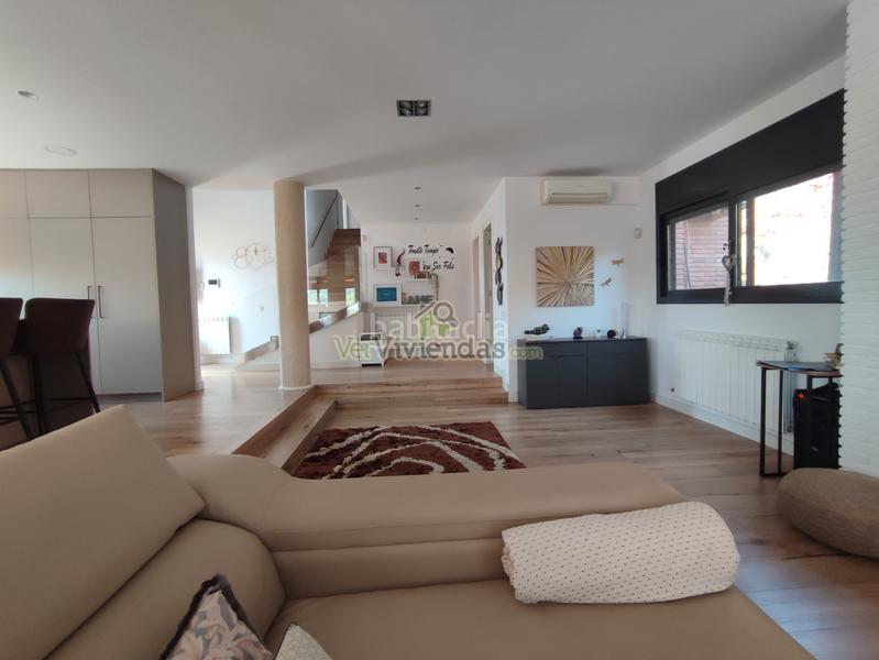 Foto f52248d6-8288-44a3-ad5a-d4abc626a2bc. Casa en avinguda avinguda 180 espectacular casa con piscina en Torrelles de Llobregat