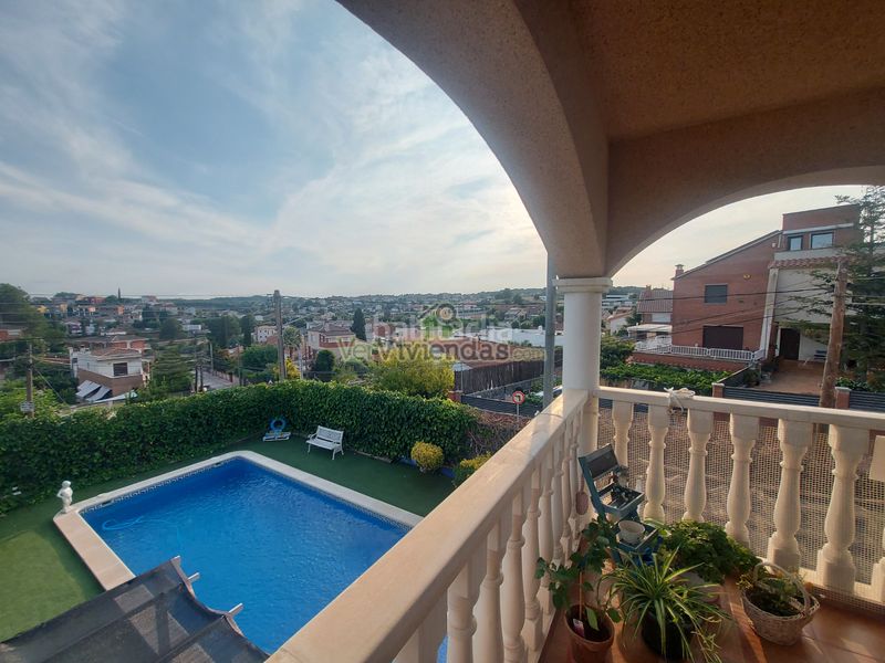 Foto 19c9ff82-e9b6-44e1-8e7f-f3c8eadc9760. House in carrer carrilet 40 in Sant Esteve Sesrovires