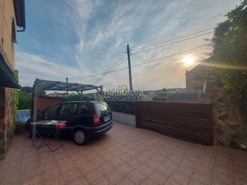 Foto 1b09fcf6-e7c1-4322-b0b4-7a78aeb660ef. House in carrer carrilet 40 in Sant Esteve Sesrovires