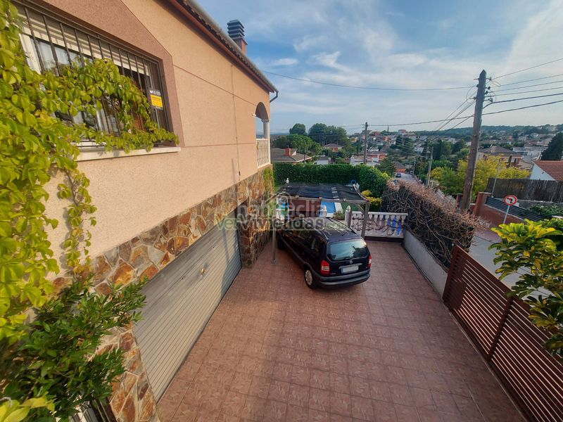 Foto 4501ab4c-9854-4543-b21a-903e6f5c8aa5. House in carrer carrilet 40 in Sant Esteve Sesrovires