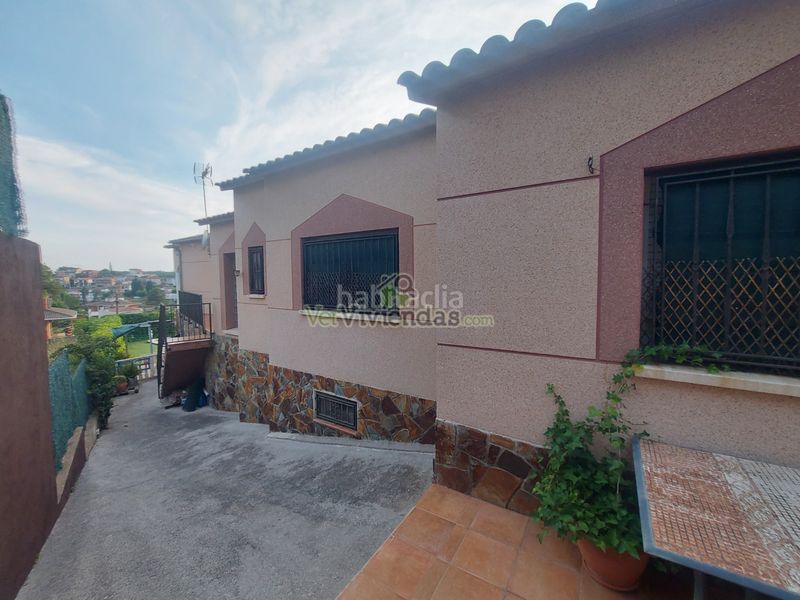 Foto 7cbdcf8d-a830-4956-b0e5-bc12cacbd37f. House in carrer carrilet 40 in Sant Esteve Sesrovires
