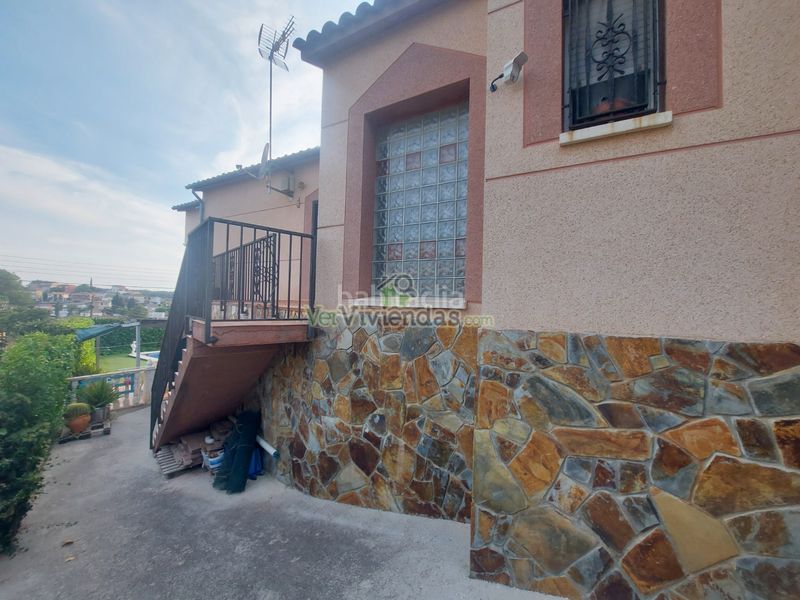 Foto 9ba8e8e2-429b-49d4-a102-a959993d86c7. House in carrer carrilet 40 in Sant Esteve Sesrovires