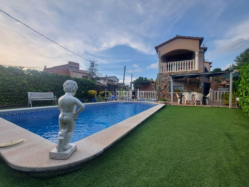 Foto b52240cc-5ea4-4fee-b727-50662c523409. House in carrer carrilet 40 in Sant Esteve Sesrovires