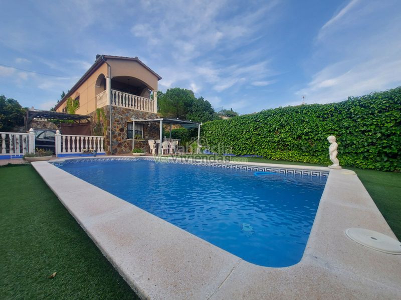 Foto b6250c89-8dbf-479a-b08e-83d637d30853. House in carrer carrilet 40 in Sant Esteve Sesrovires