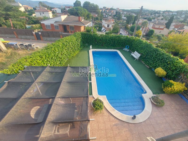 Foto bcba2dbe-7a7b-4892-ba6a-2998c2b42a2e. House in carrer carrilet 40 in Sant Esteve Sesrovires