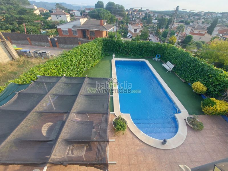 Foto e8a66438-6635-4252-ab44-05a08a7ea3b5. House in carrer carrilet 40 in Sant Esteve Sesrovires