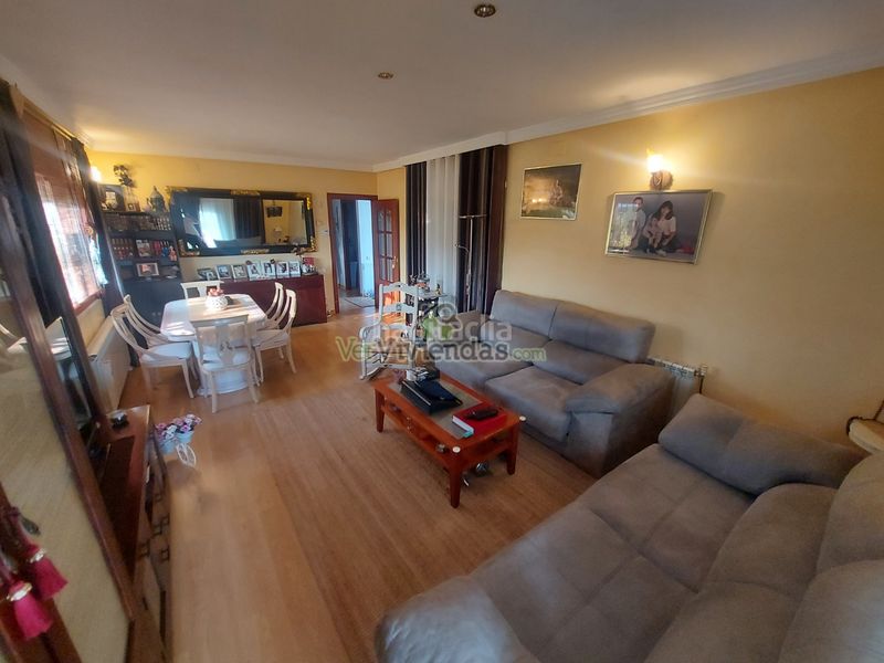 Foto f3be5111-60f4-419e-b0b1-0e261dac90a3. House in carrer carrilet 40 in Sant Esteve Sesrovires