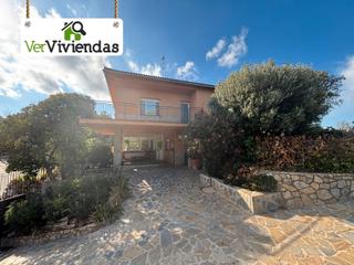 Casa  Carrer del mestral 36. Bonita casa con jardín