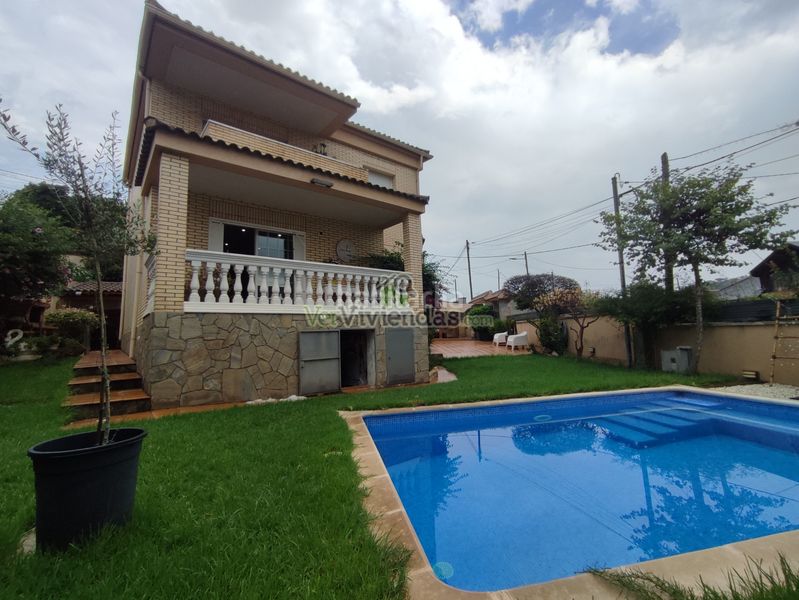 Foto fafa6635-7302-4184-8cf6-81951b1235a3. Casa a carrer de pompeu fabra 46 a Sant Vicenç dels Horts