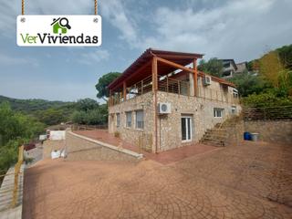Casa en Carrer muntanya 17. Casa con 2 viviendas independientes