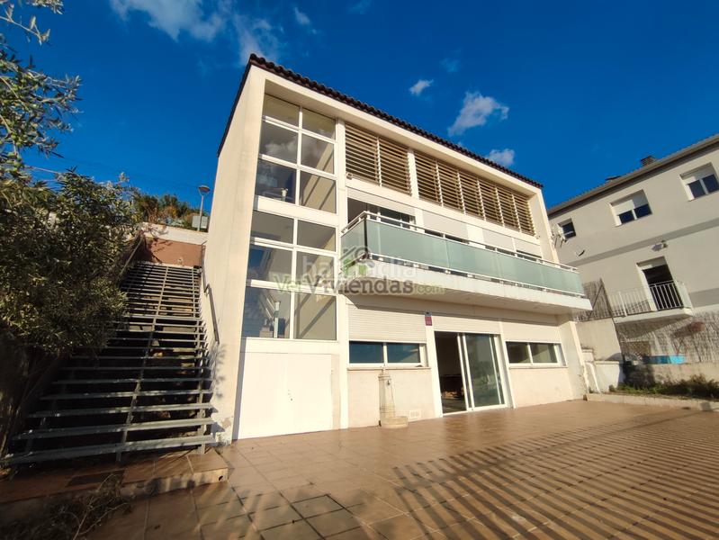 Foto 228e1a6a-f7f4-4a53-8d3c-4bba35349c7f. Casa a carrer balears 20 a Abrera