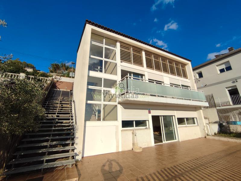 Foto ade0938a-bcdc-4096-a755-21fea631d061. Casa a carrer balears 20 a Abrera