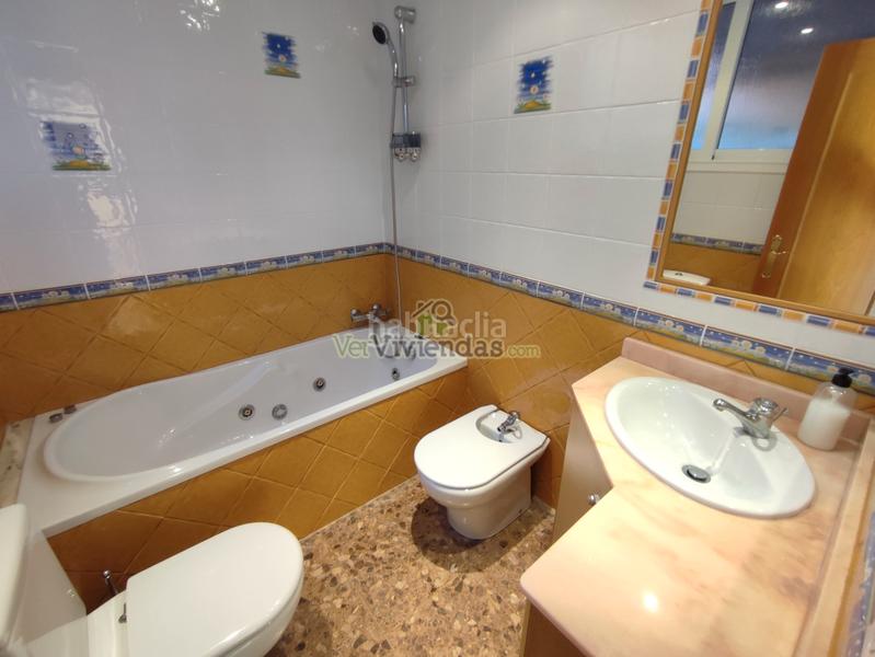 Foto cdcf5108-92f3-4e5f-b24a-87918e7d195c. Casa a carrer balears 20 a Abrera