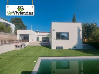 Haus  Via de l'ordal 11b. Espectacular casa con piscina