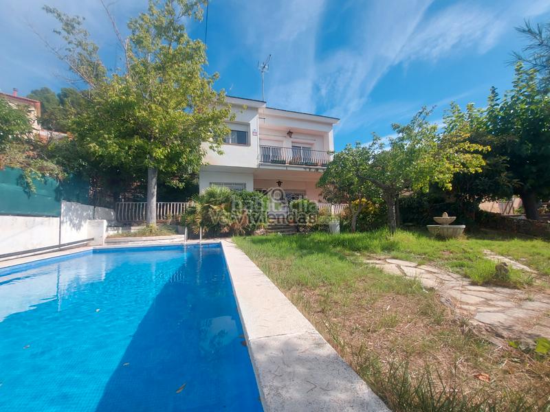 Foto f06fac06-6979-4846-9b4f-898e0b58822a. Casa a carrer major 611 a Vallirana