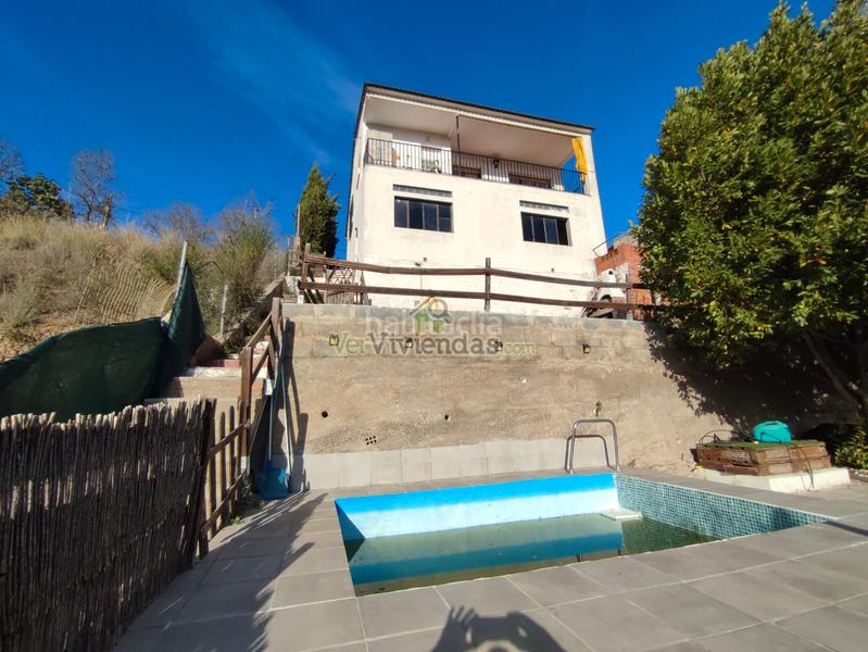 Foto 04563e3b-bb3e-421d-b94f-18355b1cb3a3. Casa a carrer mercè 10 a Cervelló