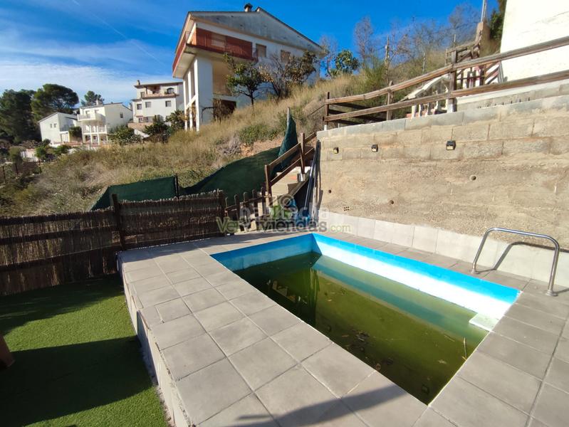 Foto 08997fc5-2d28-4e2e-a18c-090a7c7f6289. Casa a carrer mercè 10 a Cervelló