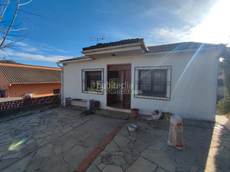 Foto 0d27ece8-7bd2-407a-ba64-ea86f41e91f4. Casa a carrer mercè 10 a Cervelló