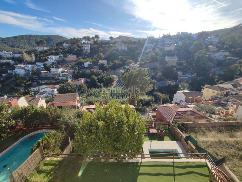 Foto 1aaad6fe-f664-489e-b43c-ec3aceb0de5c. Casa a carrer mercè 10 a Cervelló