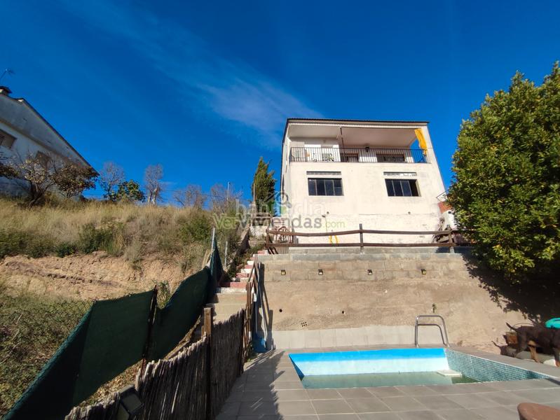 Foto a64a1542-0a19-40da-ae5d-b9efce3c0a7c. Casa a carrer mercè 10 a Cervelló