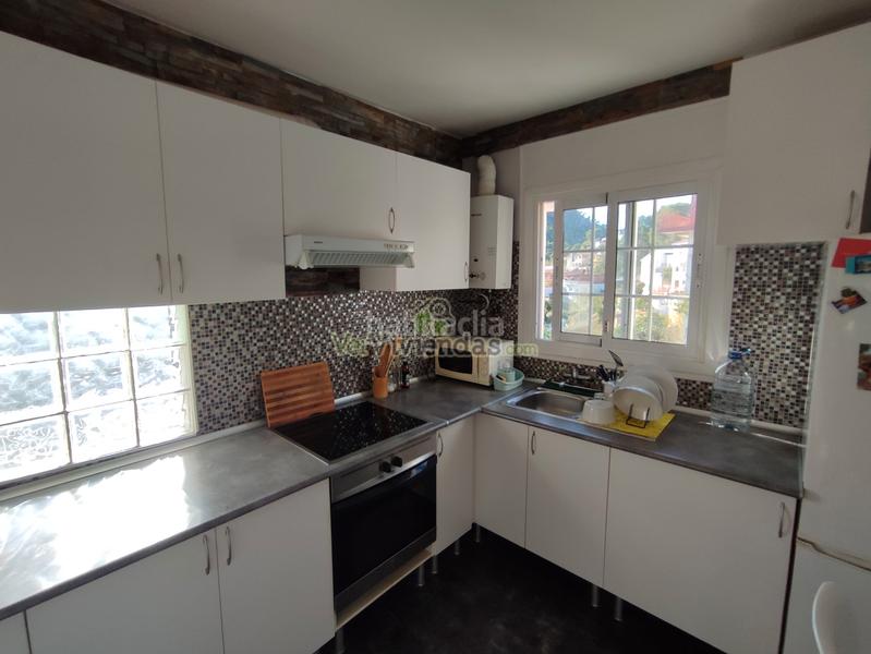 Foto a7f74917-a1a7-4f53-8b22-ce72ec566693. Casa a carrer mercè 10 a Cervelló