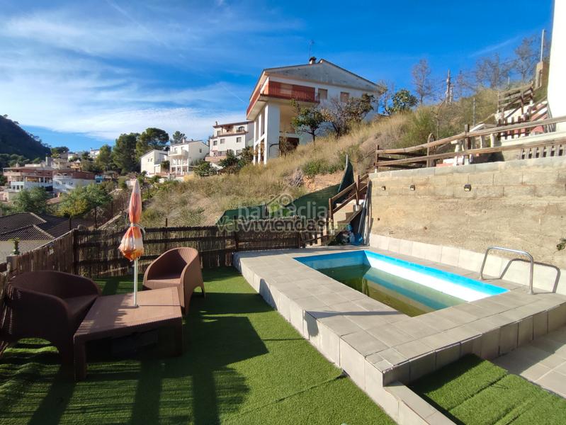 Foto b8d9f914-b7e2-4e0c-b4b2-522484ace55b. Casa a carrer mercè 10 a Cervelló