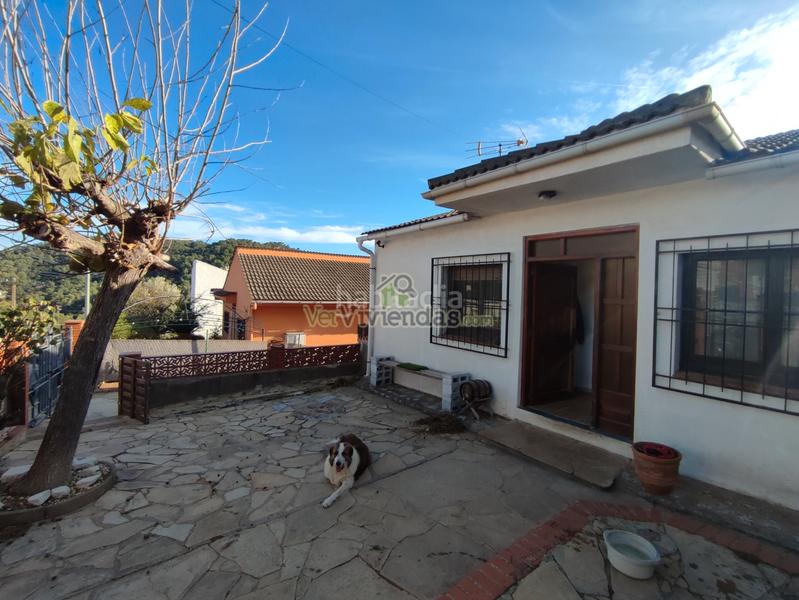 Foto c77fdbe4-7162-43b3-912f-013125fd5c3d. Casa a carrer mercè 10 a Cervelló