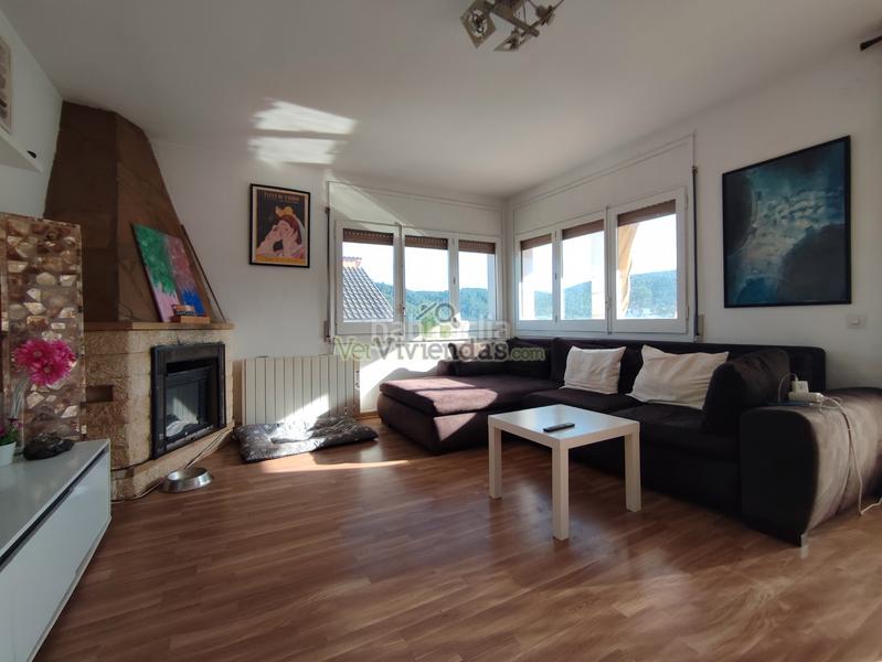 Foto d12c7db3-a4db-40c8-a2b7-b44d635e64eb. Casa a carrer mercè 10 a Cervelló