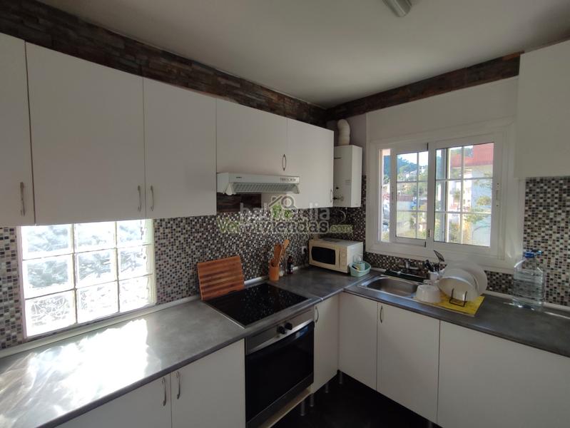 Foto f57573fe-cbc0-42aa-b95e-84bb7deda2d9. Casa a carrer mercè 10 a Cervelló