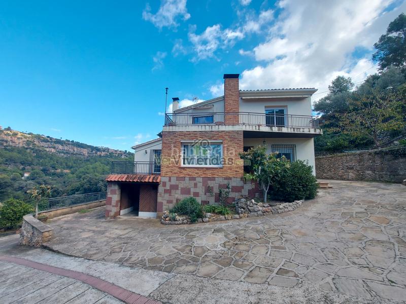 Foto aa6aa069-51f0-4234-945f-33fb75f0faf5. Casa a carrer major 164 a Cervelló