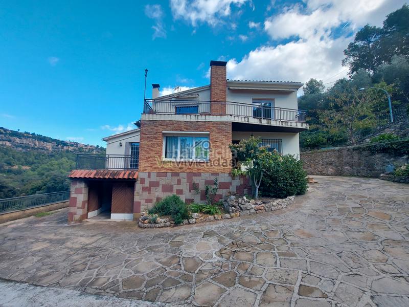 Foto d0779946-5ef3-4d6b-bbf9-f089daebc572. Casa a carrer major 164 a Cervelló