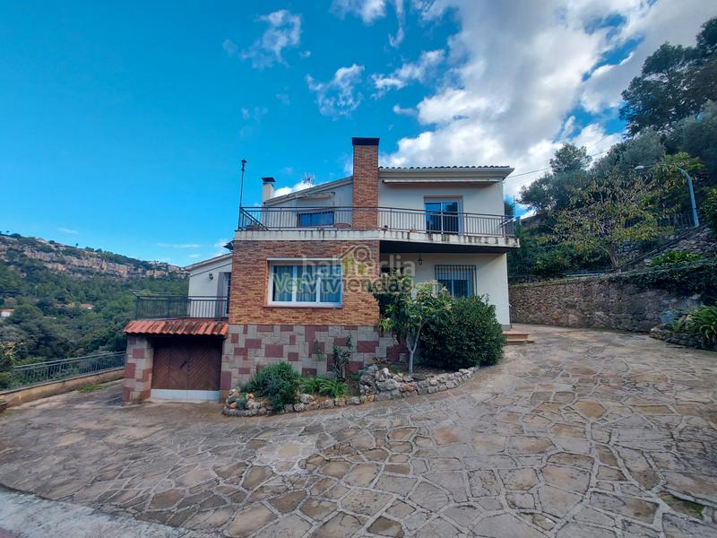 Foto fd56cfd9-64d0-4bcf-8616-9243a7b0cc36. Casa a carrer major 164 a Cervelló