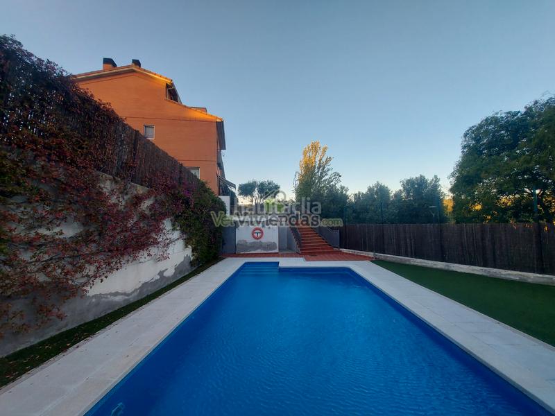 Foto 22018393-fa75-44b9-8081-56204eb492c0. Reihenhaus in carrer pintor rivera 1 in Abrera