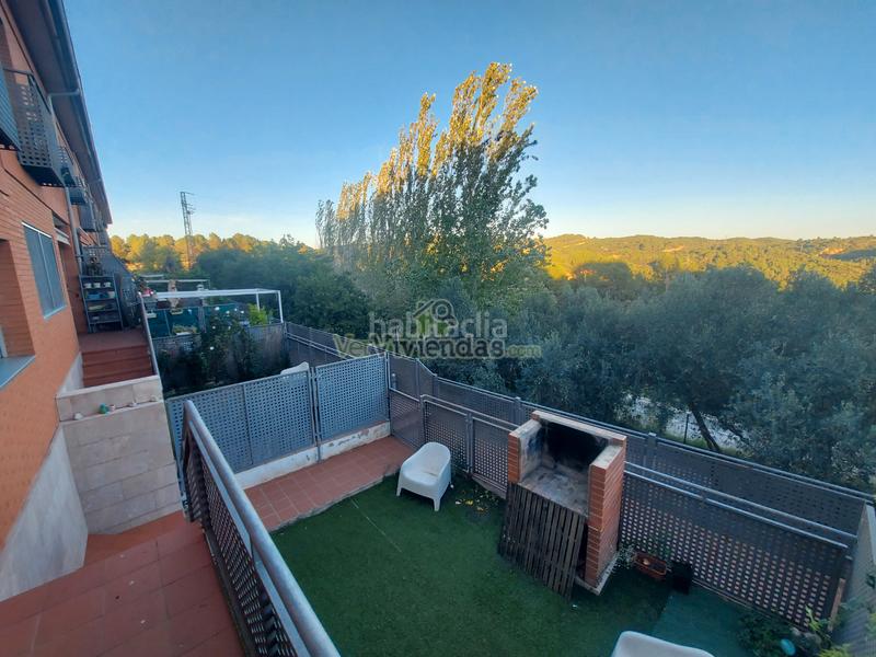 Foto 39d41fff-bafd-4b7a-a474-ba36a2c6f65e. Reihenhaus in carrer pintor rivera 1 in Abrera