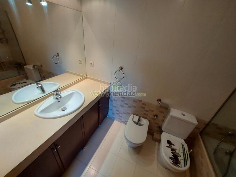 Foto f6502631-e975-4dd0-97fa-77451802bb24. Reihenhaus in carrer pintor rivera 1 in Abrera