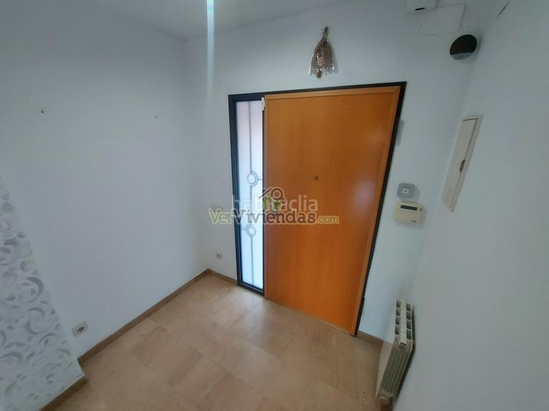 Foto f9f378a9-9040-4ca1-8a03-137976d66435. Reihenhaus in carrer pintor rivera 1 in Abrera