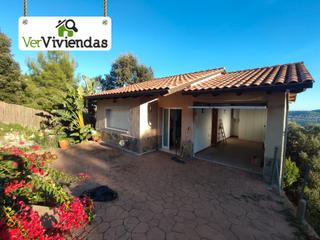 Casa  Carrer de la farigola 40. Bonita casa con jardín