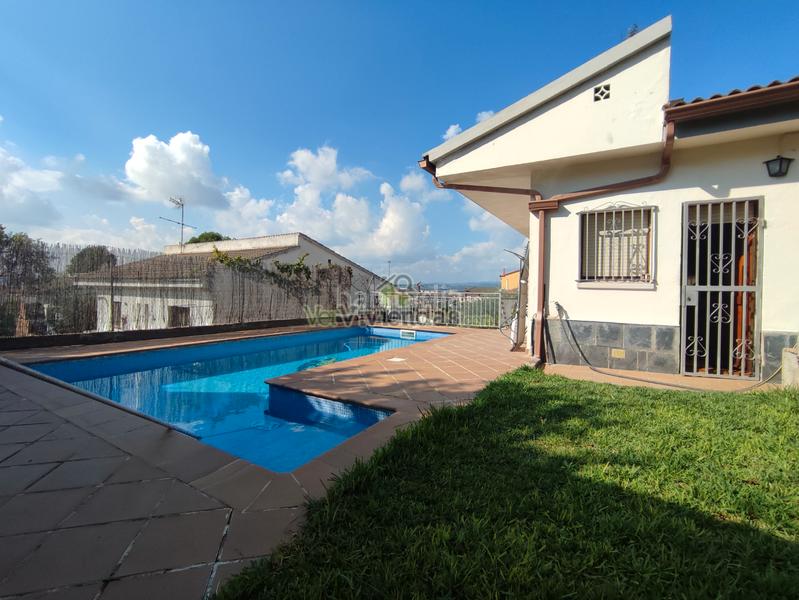 Foto 4383f388-59b9-4826-9f52-f47bd55981bb. Maison dans carrer baix llobregat 30 dans Abrera