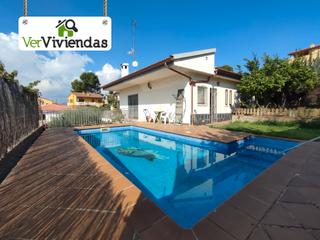 House  Carrer baix llobregat 30. Preciosa casa con piscina