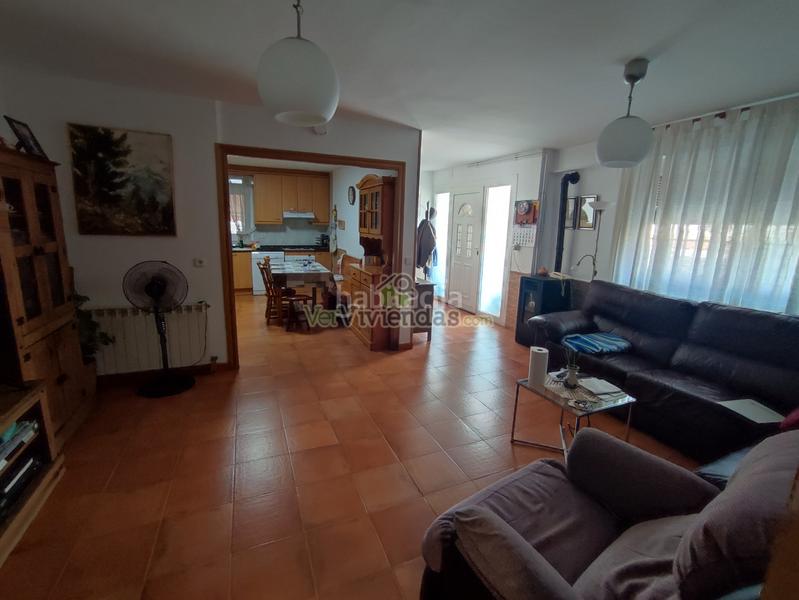 Foto e013bc4a-32e4-4b2f-a641-d0761b7ff0cd. Maison dans carrer baix llobregat 30 dans Abrera