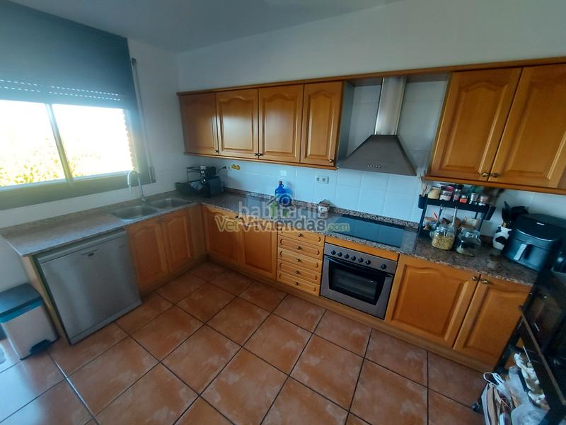 Foto aeae2086-cff0-4cfb-9111-1057de25b86a. Casa a travessia del mig 4041 a Masquefa